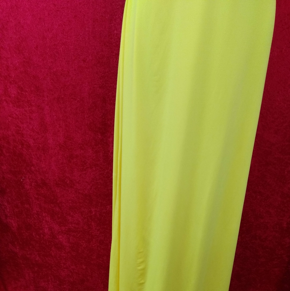 Dresses - Picture 4 of 7